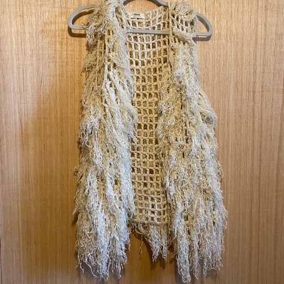 🤍Re-posh Shaggy Vest🤍 - Picture 2 of 5